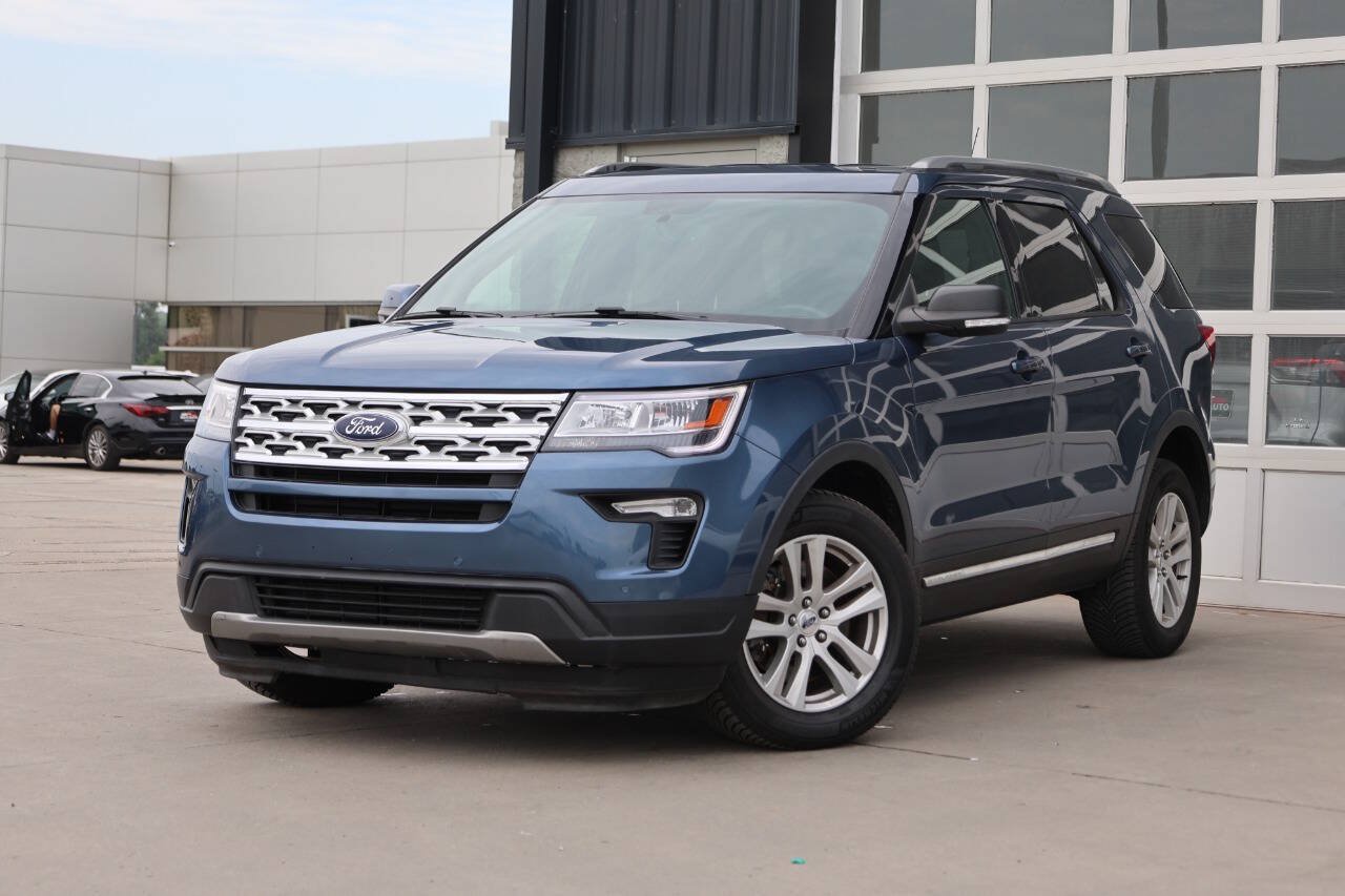 Used 2019 Ford Explorer XLT w/ Equipment Group 202A AWD/4WD image 3