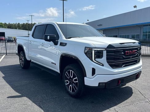 Used 2024 GMC Sierra 1500 AT4 w/ Technology Package AWD/4WD image 4