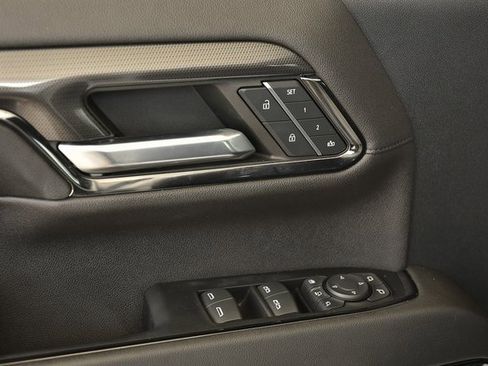 Used 2024 GMC Sierra 2500 AT4 image 27