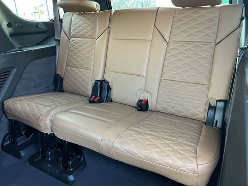 Used 2021 Cadillac Escalade Premium Luxury image 33