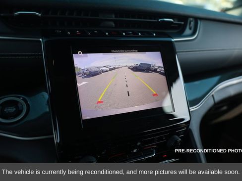 Used 2022 Jeep Grand Cherokee L Laredo w/ Luxury Tech Group I image 17