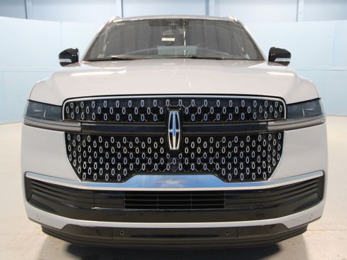 New 2025 Lincoln Navigator Reserve AWD/4WD image 33