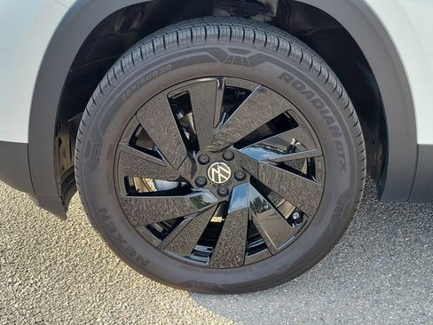 Certified 2026 Volkswagen Atlas SE FWD image 12