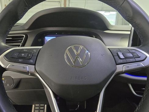 Used 2024 Volkswagen Atlas Peak Edition SE AWD/4WD image 16