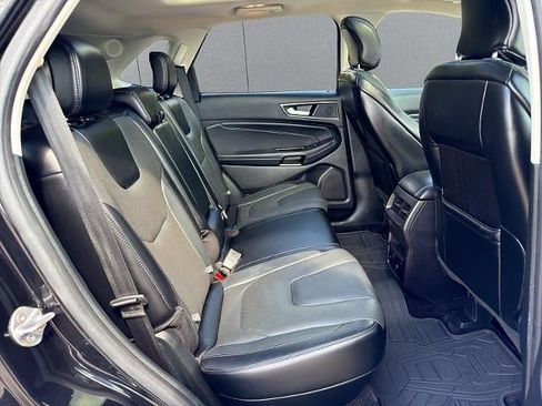 Used 2018 Ford Edge Titanium w/ Equipment Group 301A AWD/4WD image 17