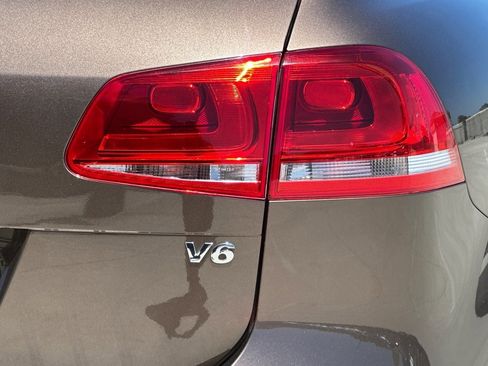 Used 2013 Volkswagen Touareg Executive AWD/4WD image 12