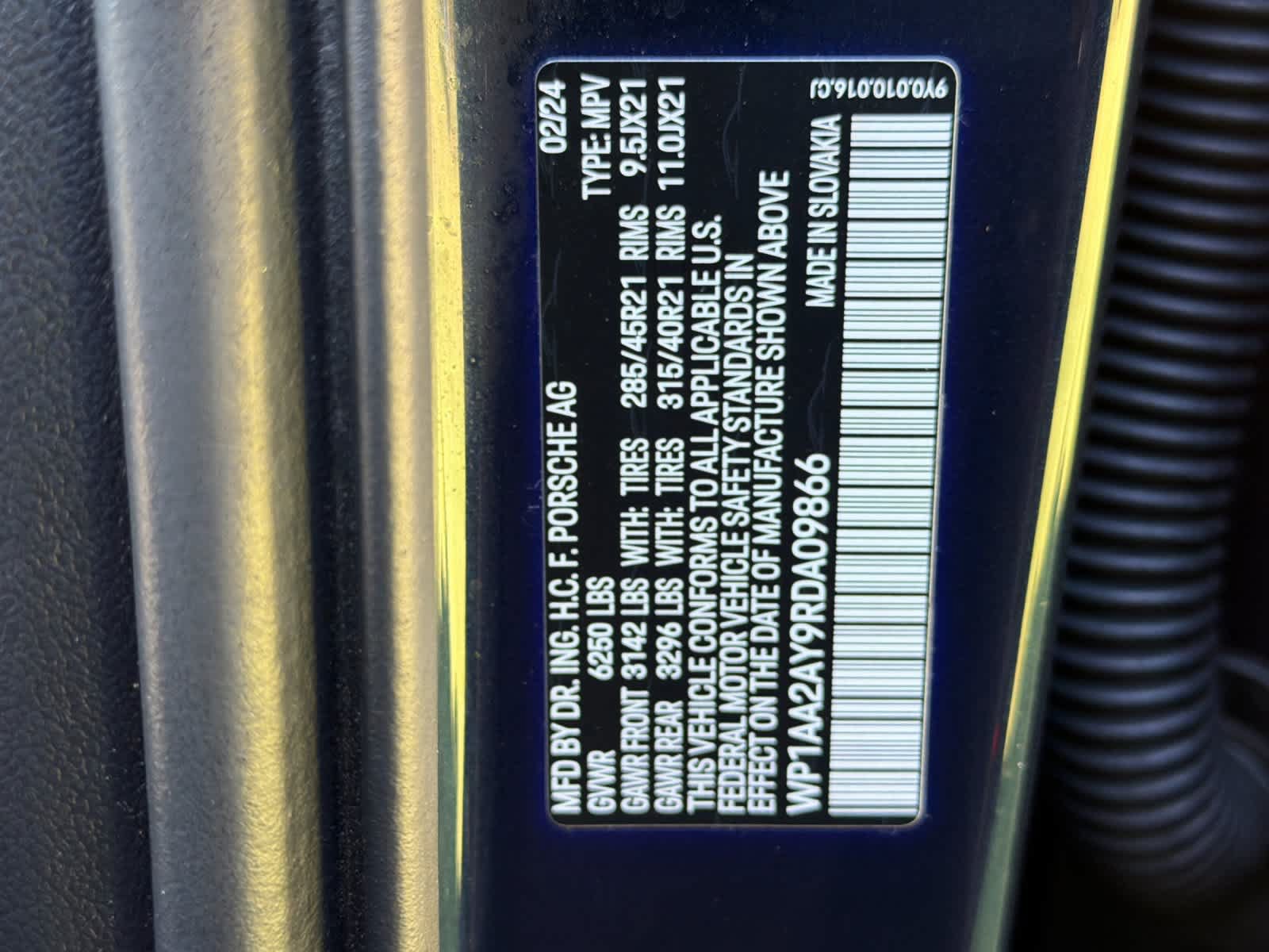 Certified 2024 Porsche Cayenne AWD/4WD image 34