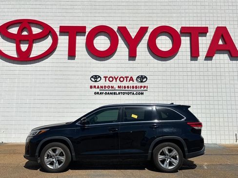 Used 2018 Toyota Highlander Limited image 2