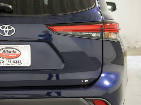 Used 2023 Toyota Highlander LE FWD image 10