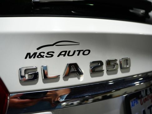 Used 2019 Mercedes-Benz GLA 250 SUV image 11