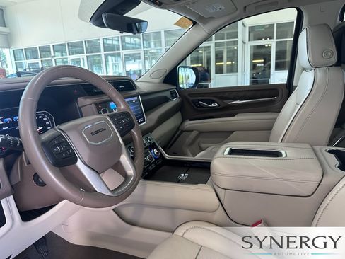 Used 2021 GMC Yukon Denali w/ Denali Premium Package AWD/4WD image 25