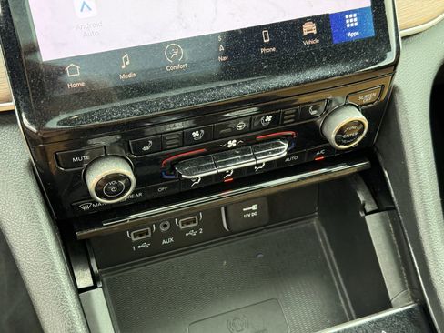 Used 2022 Jeep Grand Cherokee Summit w/ Luxury Tech Group V image 22