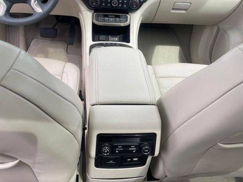 Used 2023 GMC Acadia Denali w/ Denali Ultimate Package FWD image 7