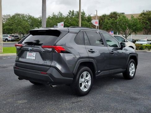 Used 2021 Toyota RAV4 XLE image 4