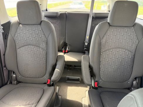 Used 2013 GMC Acadia SLE image 14