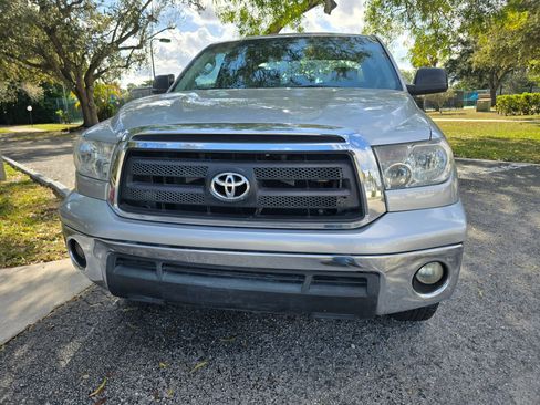 Used 2011 Toyota Tundra 2WD Double Cab image 2