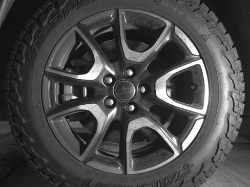 Used 2025 Jeep Compass Trailhawk AWD/4WD image 12