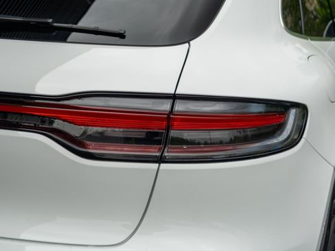 Certified 2023 Porsche Macan AWD/4WD image 41
