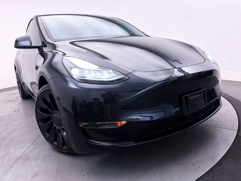 Used 2024 Tesla Model Y Performance AWD/4WD image 16