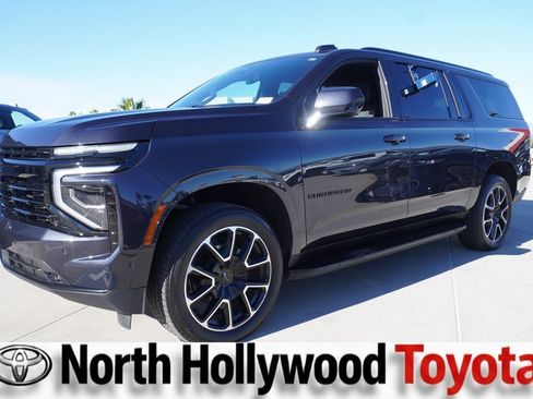 Used 2025 Chevrolet Suburban RST image 4