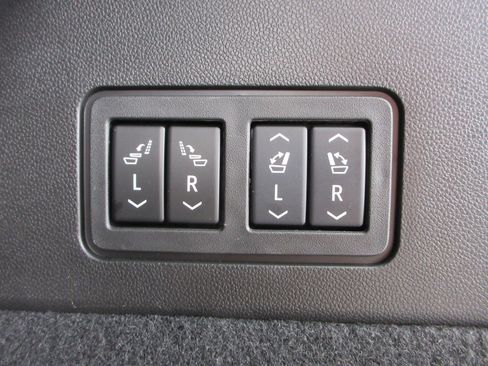 Used 2025 Cadillac XT6 Sport w/ Technology Package image 60