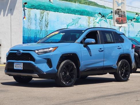 Used 2022 Toyota RAV4 SE w/ SE Grade Weather Package AWD/4WD image 32