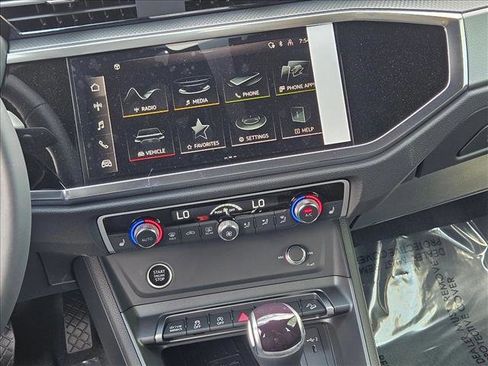 New 2025 Audi Q3 2.0T Premium image 13