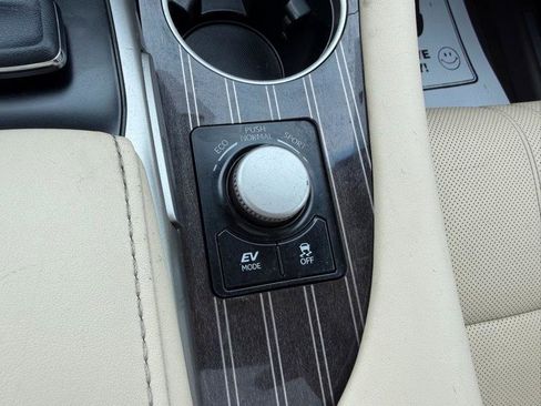 Used 2017 Lexus RX 450h AWD image 54