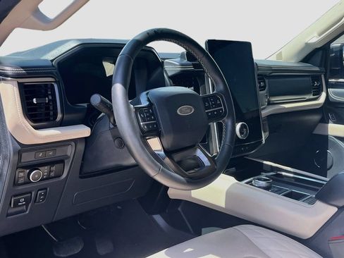 Used 2024 Ford Expedition Platinum RWD image 9