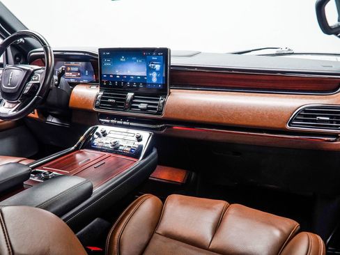 Used 2023 Lincoln Navigator Reserve AWD/4WD image 19