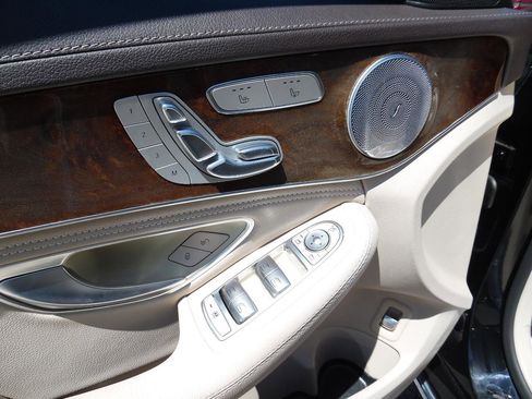Used 2015 Mercedes-Benz C 300 4MATIC Sedan image 19