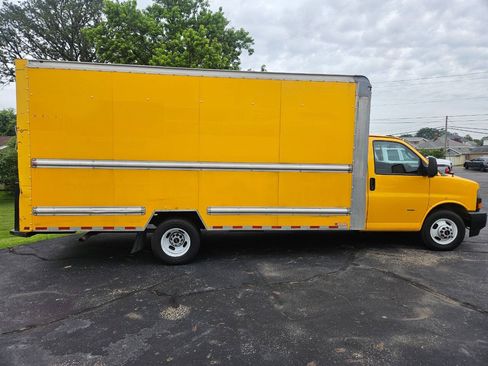 Used 2018 GMC Savana 3500 Extended w/ Driver Convenience Package RWD image 1