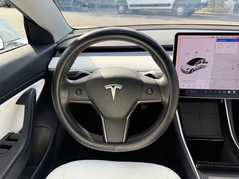 Used 2020 Tesla Model 3 Standard Range Plus RWD image 6