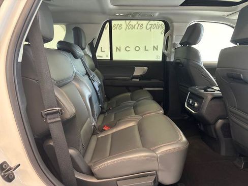Certified 2025 Ford Expedition Active AWD/4WD image 9