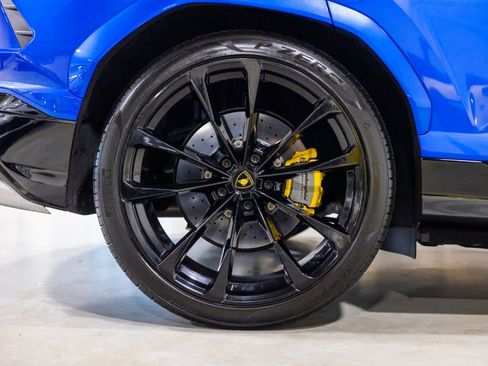 Used 2022 Lamborghini Urus image 25