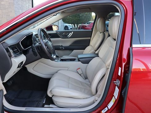 Used 2020 Lincoln Continental w/ Premium Package image 32