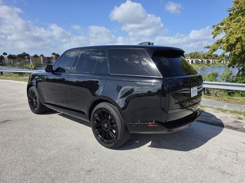 Certified 2023 Land Rover Range Rover SE image 2