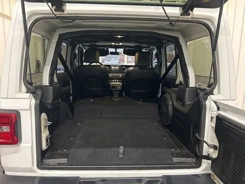 Used 2019 Jeep Wrangler Unlimited Sahara w/ Uconnect 4C Nav & Sound Group image 13