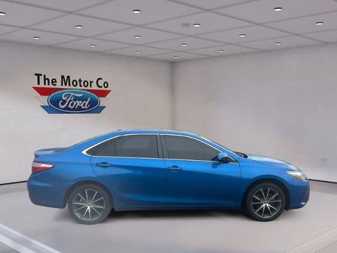 Used 2017 Toyota Camry XSE w/ Moonroof Package FWD image 4