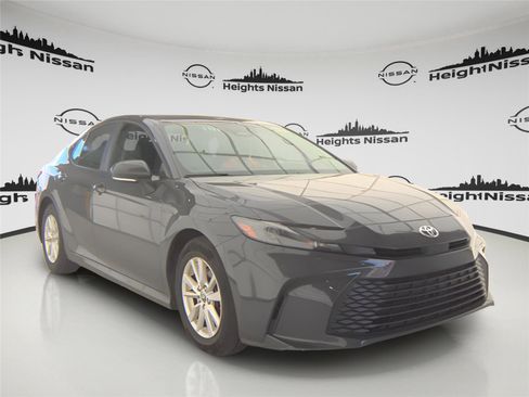 Used 2025 Toyota Camry LE w/ Convenience Package image 8