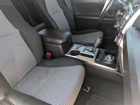 Used 2018 Toyota 4Runner SR5 AWD/4WD image 22
