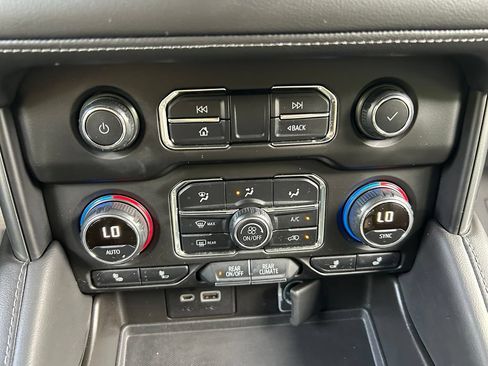Used 2021 Chevrolet Tahoe Z71 AWD/4WD image 34