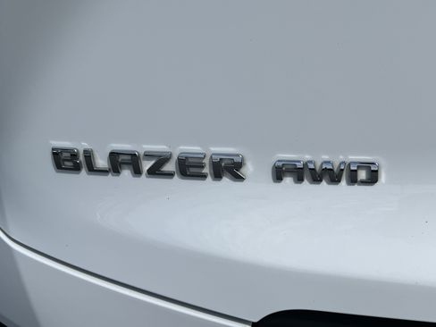 Used 2025 Chevrolet Blazer LT w/ Driver Confidence Package AWD/4WD image 9