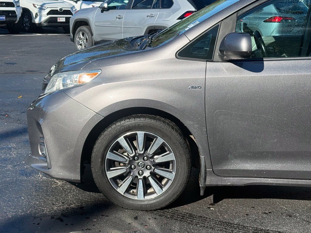 Used 2018 Toyota Sienna XLE w/ XLE Navigation Package AWD/4WD image 2