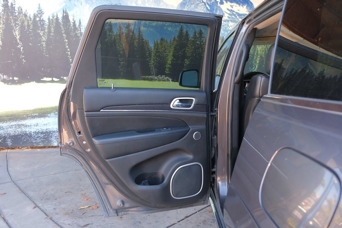 Used 2018 Jeep Grand Cherokee Summit w/ Skid Plate Group AWD/4WD image 39