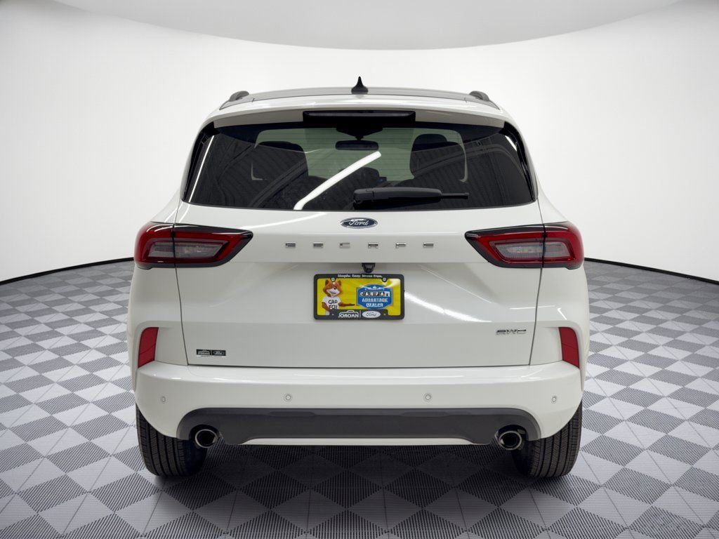 Used 2024 Ford Escape ST-Line w/ Tech Pack #1 AWD/4WD image 11