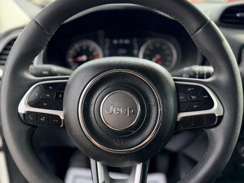 Used 2018 Jeep Renegade Latitude AWD/4WD image 13
