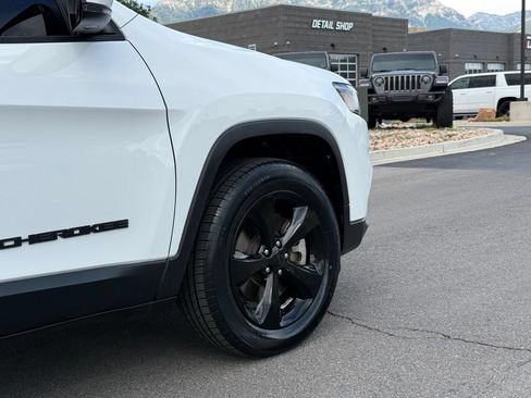 Used 2020 Jeep Cherokee Latitude Plus AWD/4WD image 7