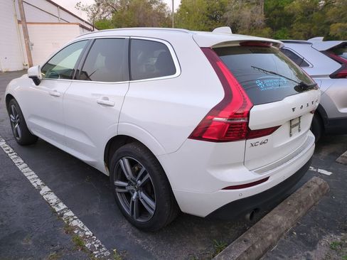Used 2021 Volvo XC60 T5 Momentum w/ Protection Package Premier FWD image 4