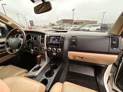 Used 2013 Toyota Sequoia Platinum image 38